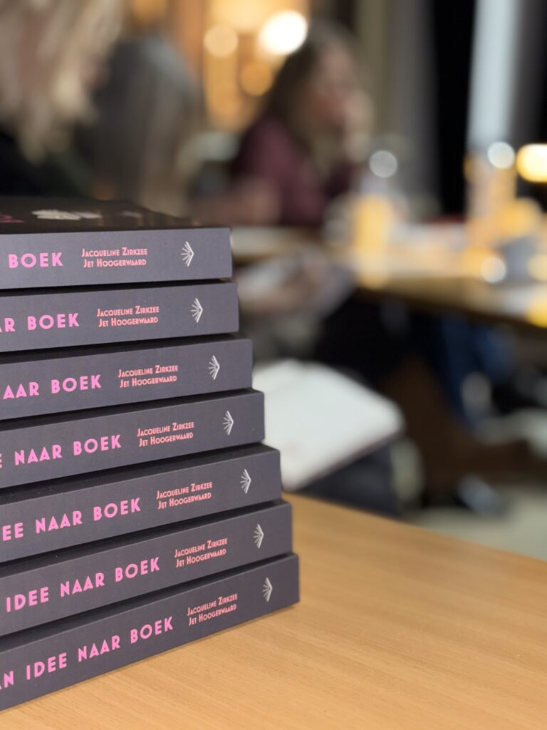 Van idee naar boek; een voorraad opgestapeld