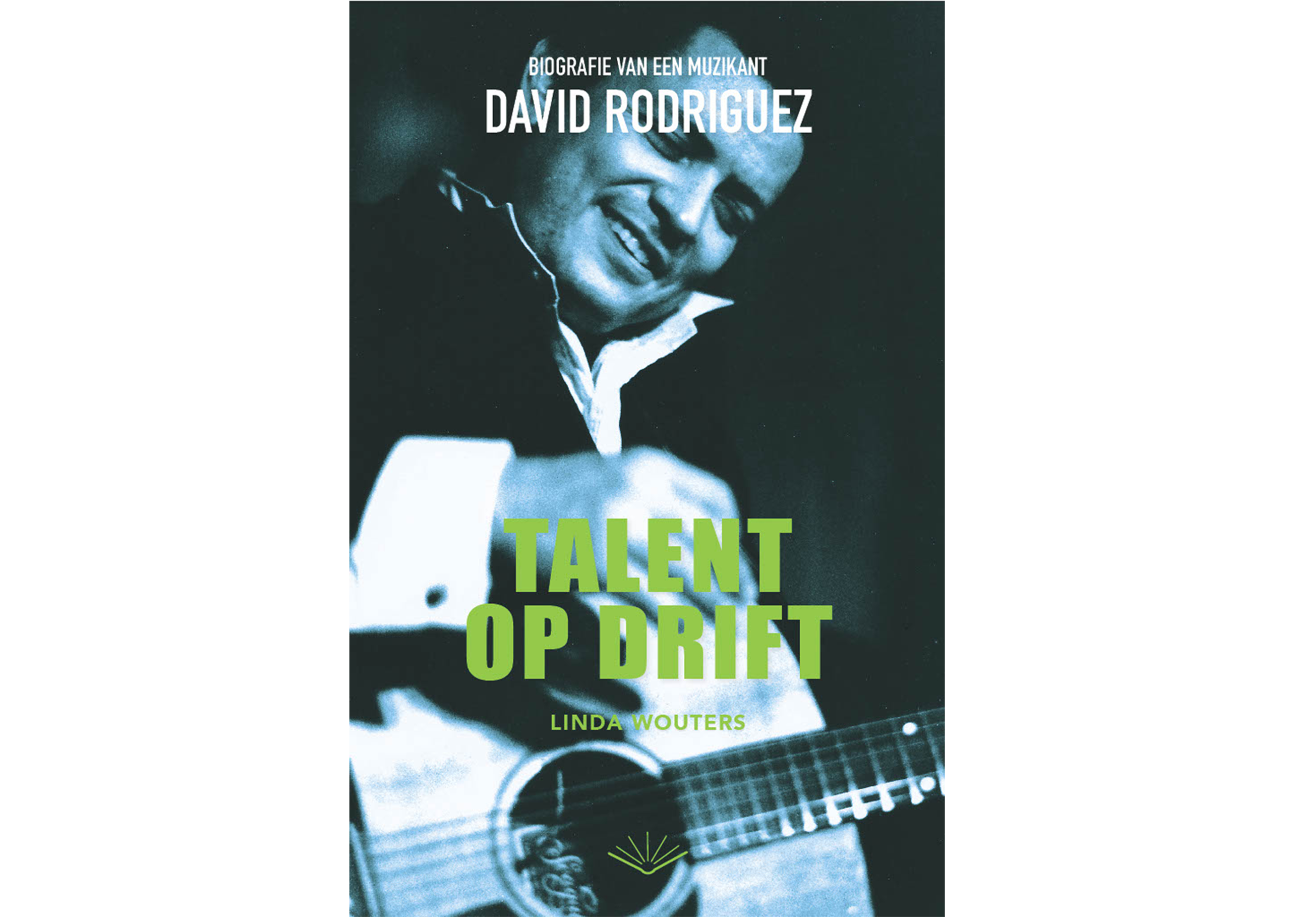 Boekcover van Talent op drift van Linda Wouters. De omslag toont een blauwgetinte foto van muzikant David Rodriguez met een gitaar. De titel staat in grote groene letters, met bovenaan de tekst Biografie van een muzikant.